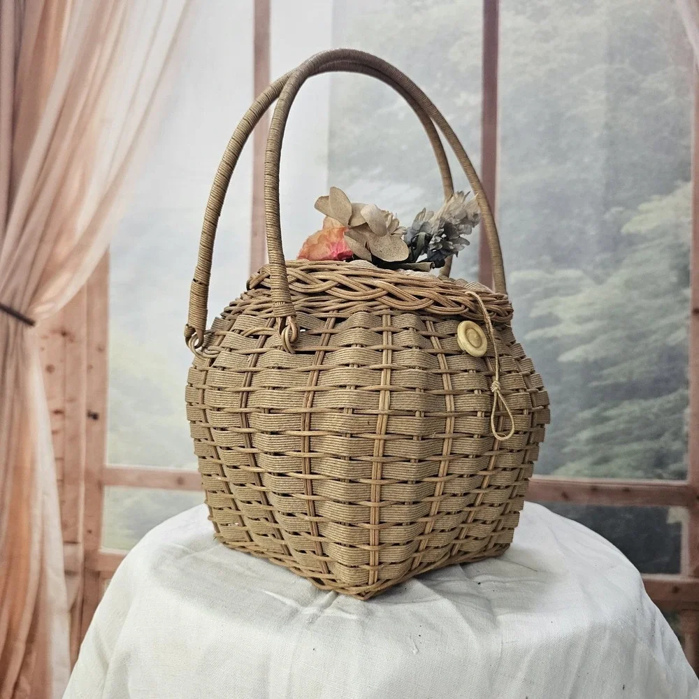 Vintage 1940's Wicker Basket Purse Handbag Top Handle Lid Millinery Flowers